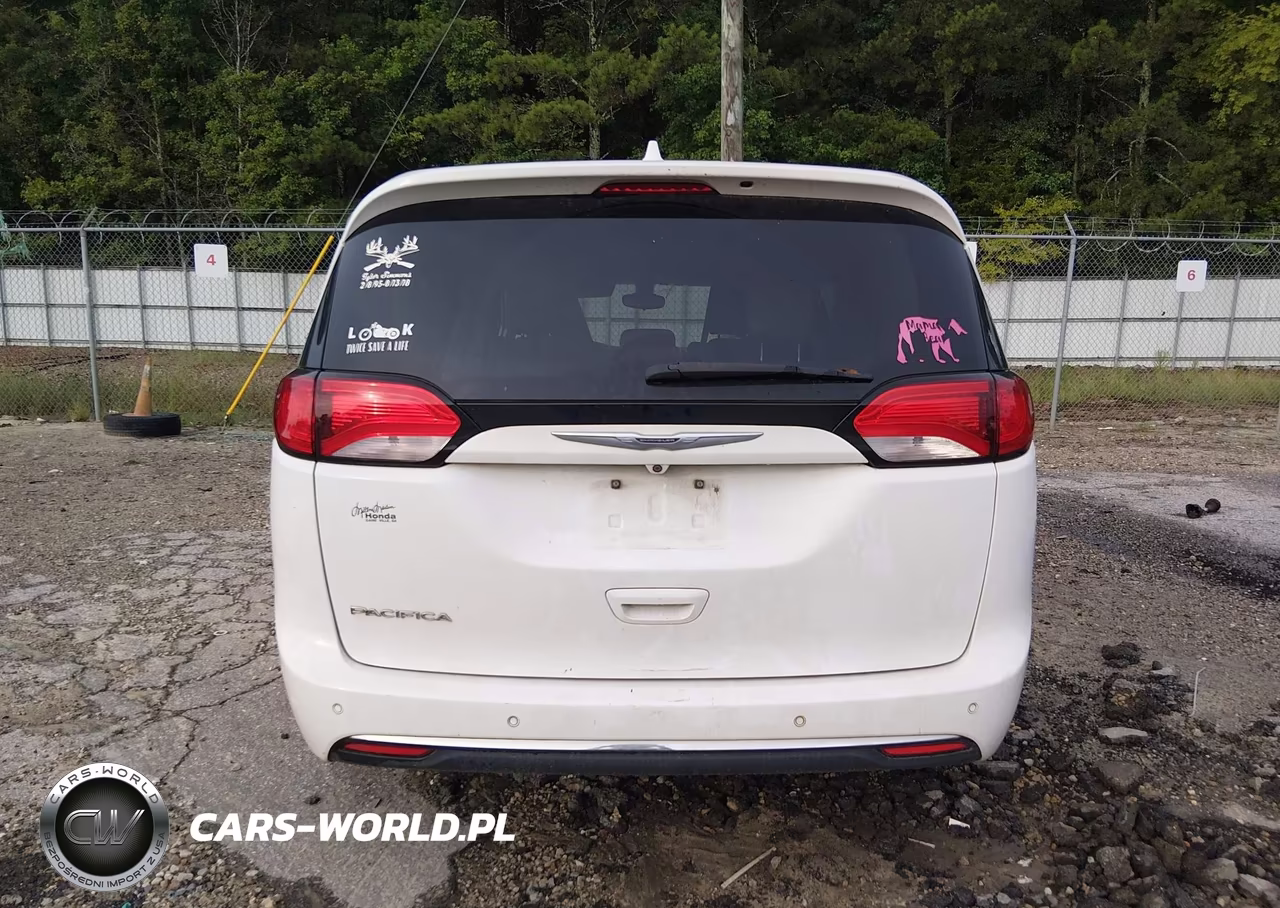 2017 Chrysler Pacifica Touring-L VIN:2C4RC1BG2HR831404 - 16