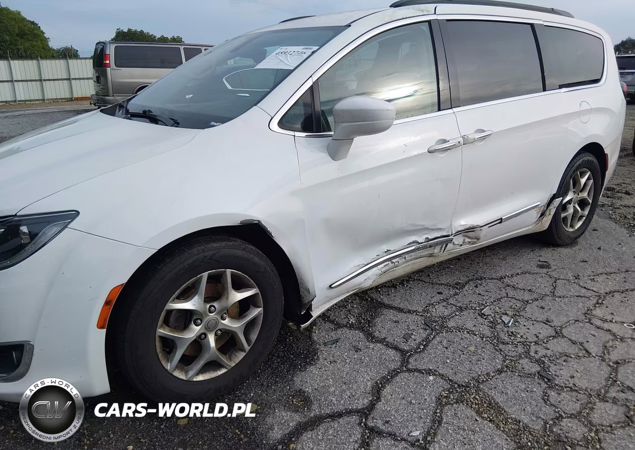 2017 Chrysler Pacifica Touring-L VIN:2C4RC1BG2HR831404 - 6