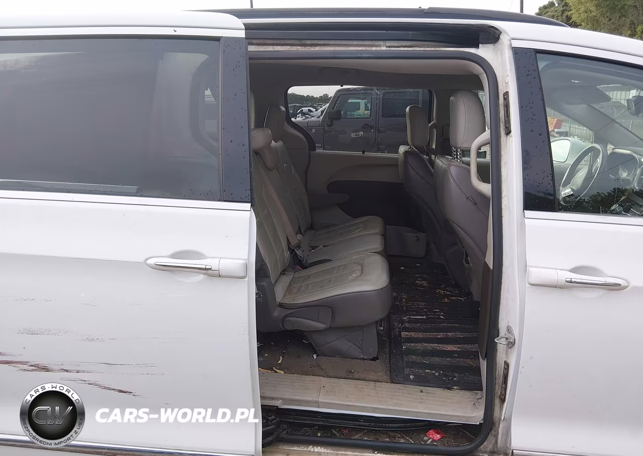2017 Chrysler Pacifica Touring-L VIN:2C4RC1BG2HR831404 - 8