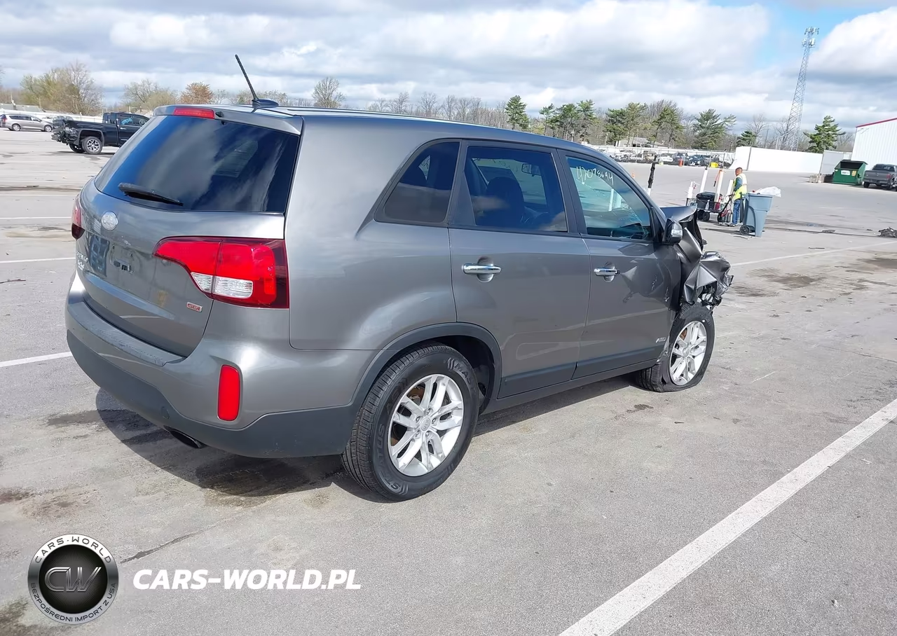 2015 Kia Sorento Lx VIN:5XYKTCA61FG591916 - 4