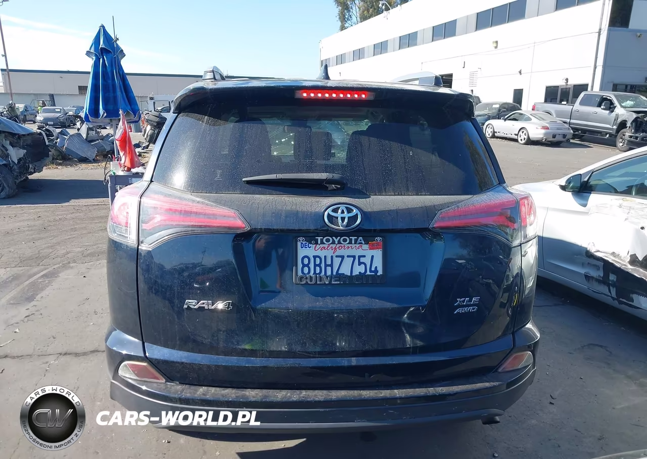 2018 Toyota Rav4 Xle VIN:JTMRFREV7JJ722995 - 16