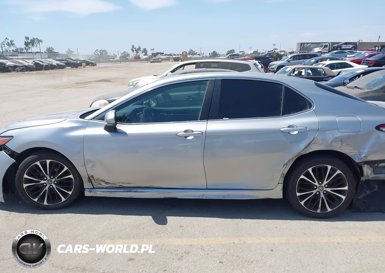 2018 Toyota Camry Se VIN:4T1B11HK3JU021660 - 15