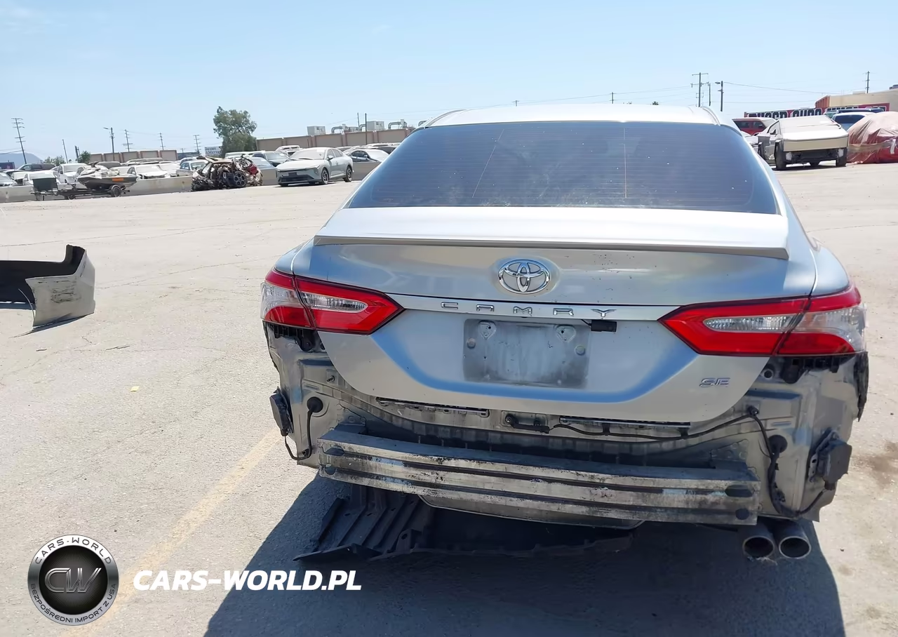 2018 Toyota Camry Se VIN:4T1B11HK3JU021660 - 17