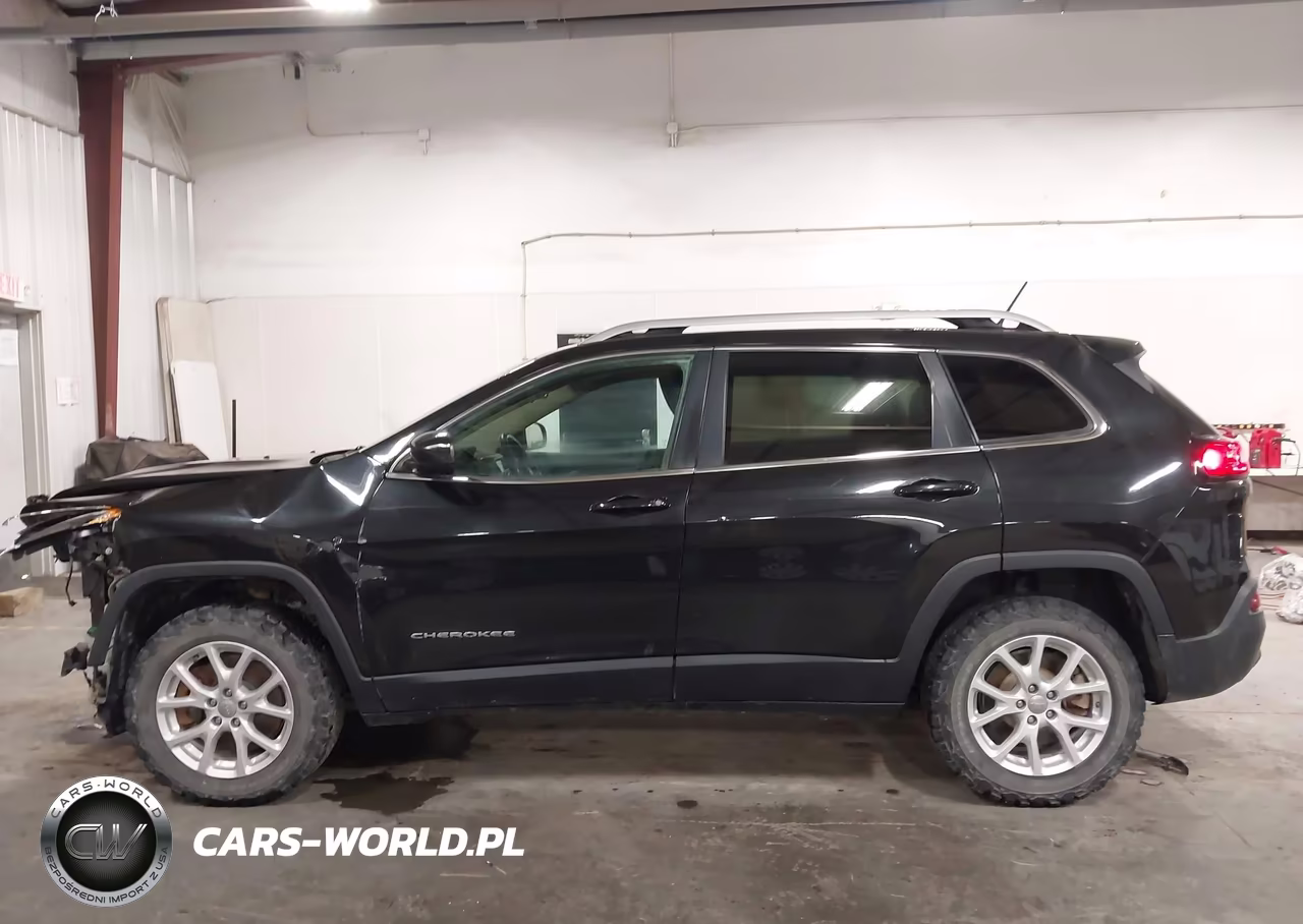 2015 Jeep Cherokee Latitude VIN:1C4PJMCS5FW614905 - 15