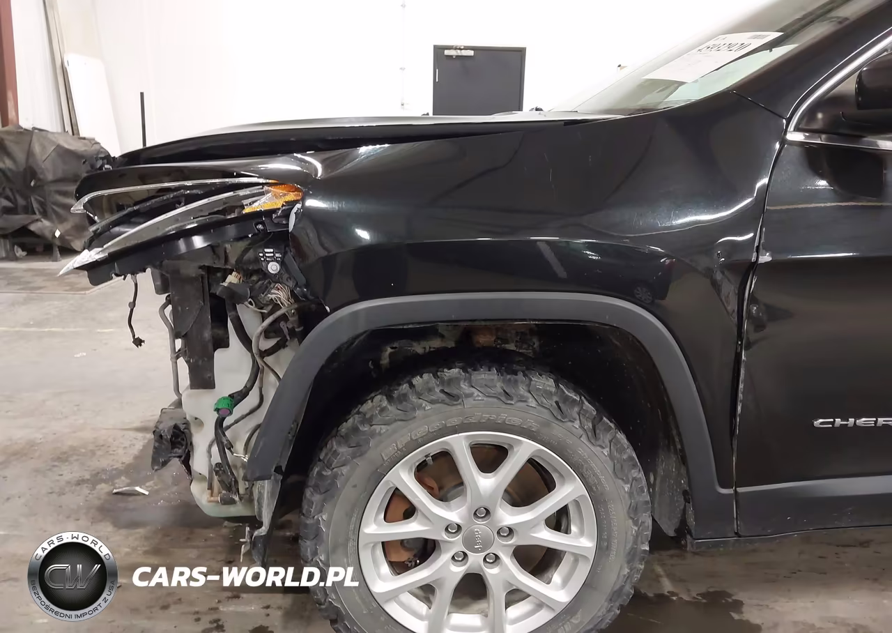 2015 Jeep Cherokee Latitude VIN:1C4PJMCS5FW614905 - 19