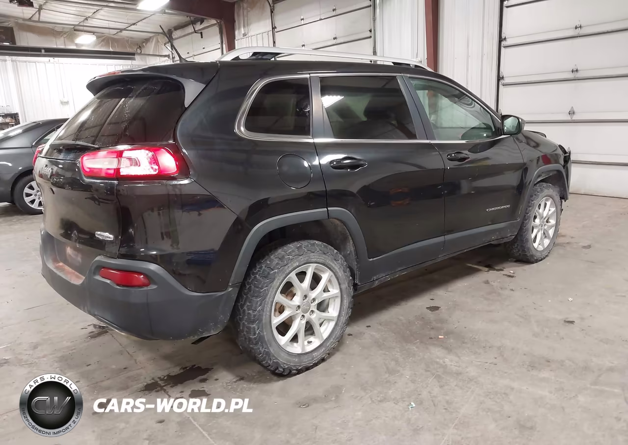 2015 Jeep Cherokee Latitude VIN:1C4PJMCS5FW614905 - 4