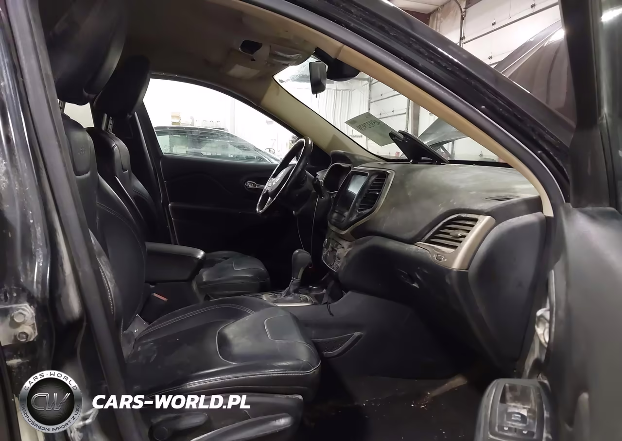 2015 Jeep Cherokee Latitude VIN:1C4PJMCS5FW614905 - 5