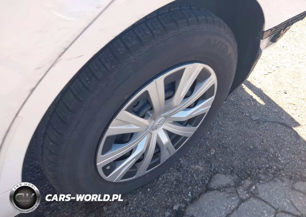 2018 Toyota Camry Hybrid Le VIN:4T1B31HK3JU506018 - 11