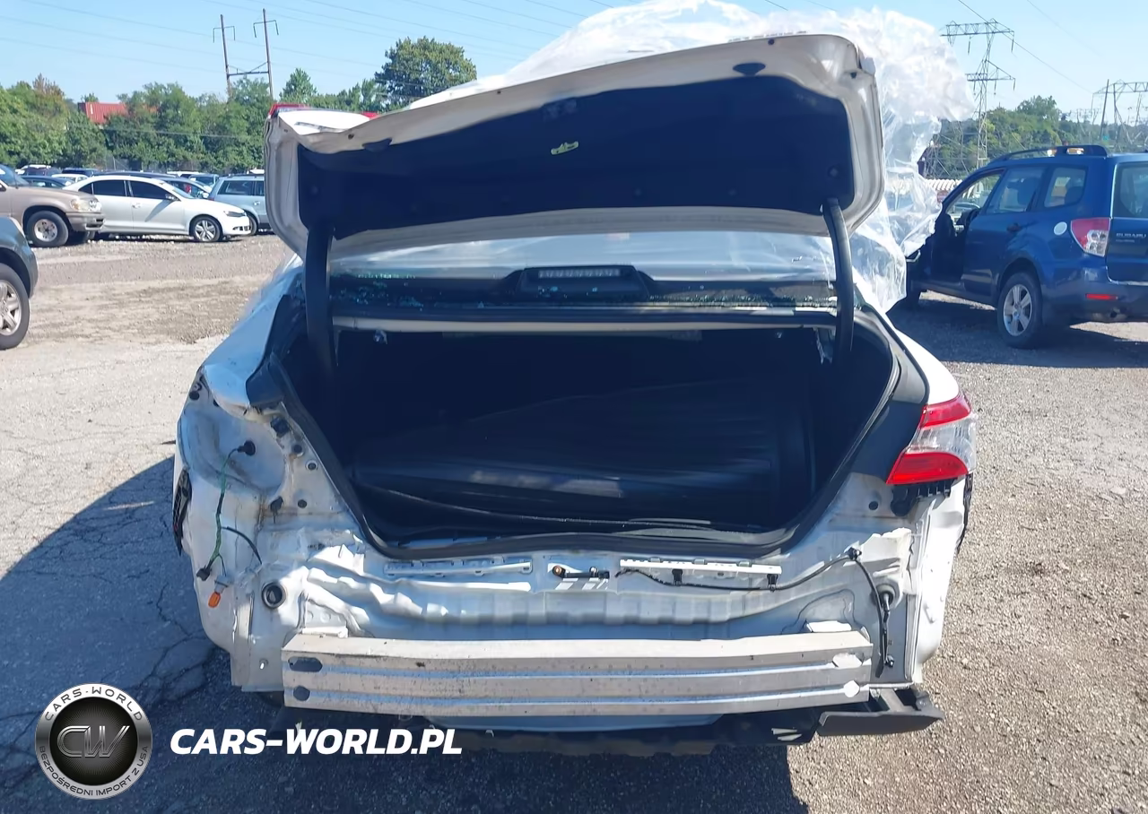 2018 Toyota Camry Hybrid Le VIN:4T1B31HK3JU506018 - 16