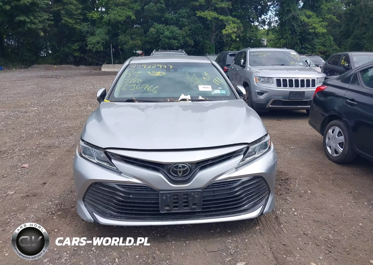 2018 Toyota Camry Le VIN:4T1B11HK2JU590466 - 11
