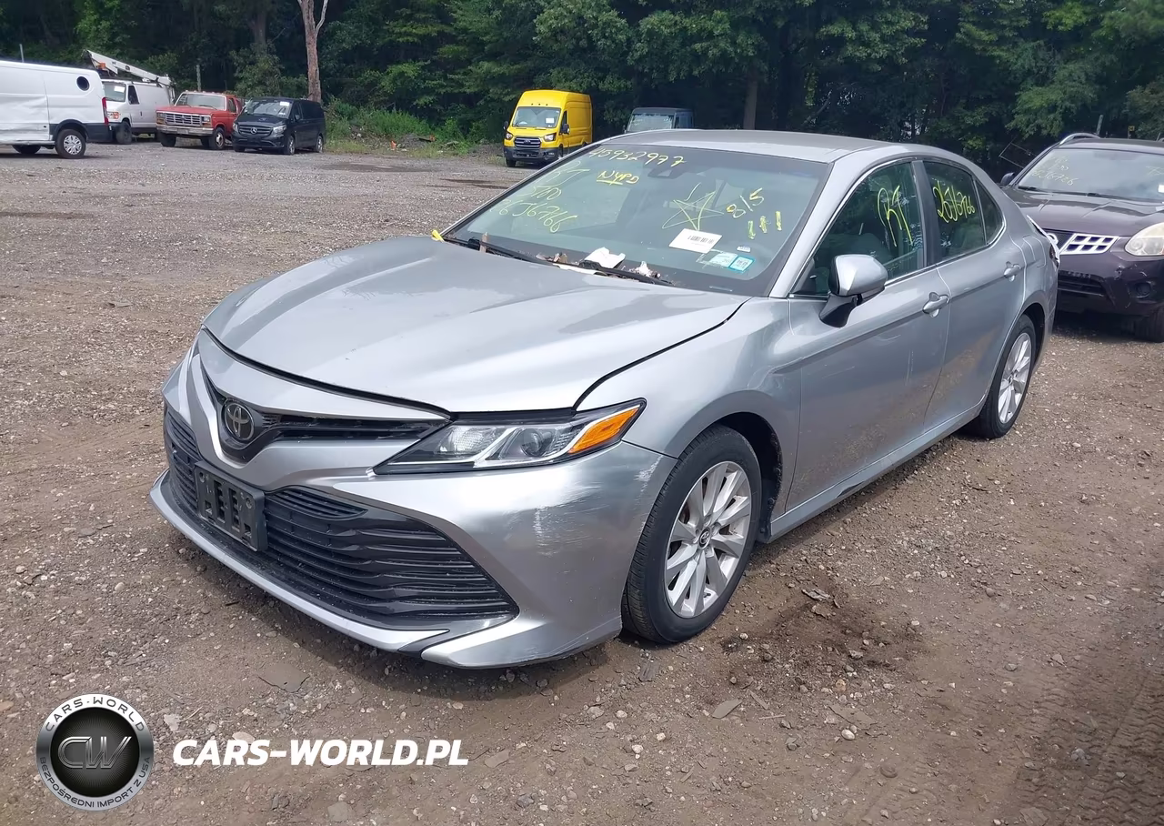 2018 Toyota Camry Le VIN:4T1B11HK2JU590466 - 2