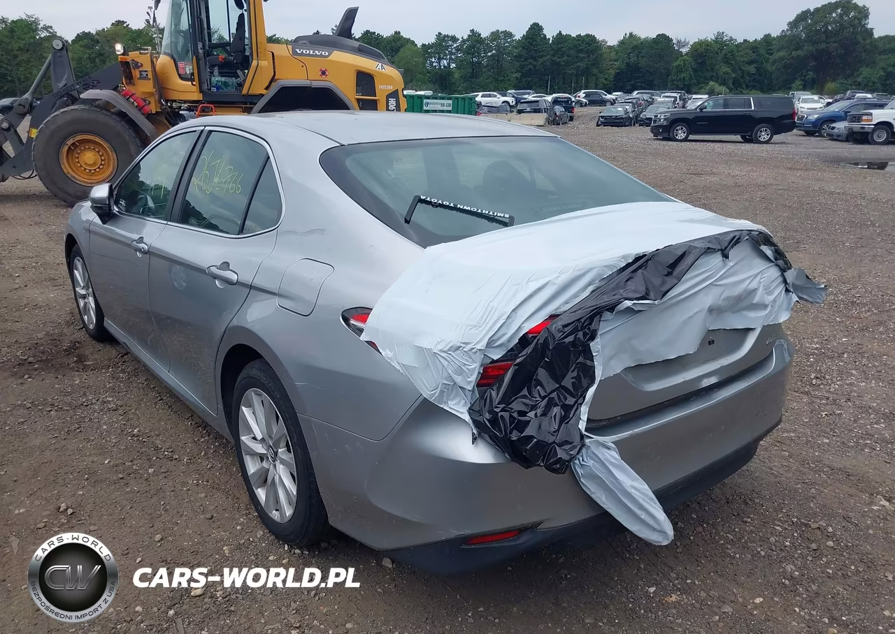 2018 Toyota Camry Le VIN:4T1B11HK2JU590466 - 3