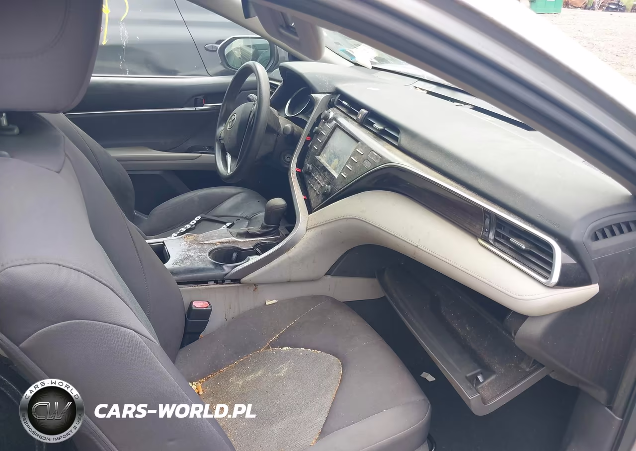 2018 Toyota Camry Le VIN:4T1B11HK2JU590466 - 5