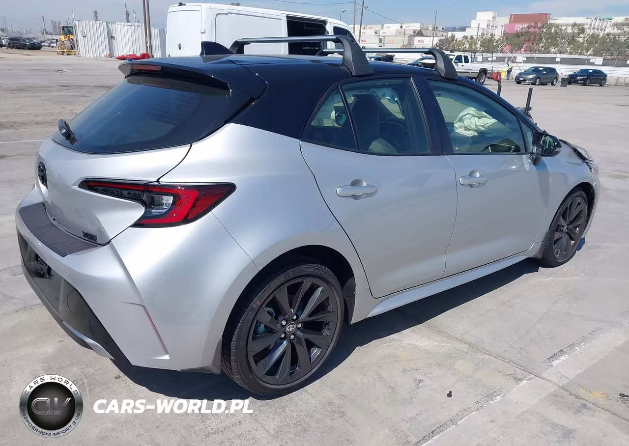 2026 Toyota Corolla Xse VIN:JTNC4MBE3T3270338 - 4