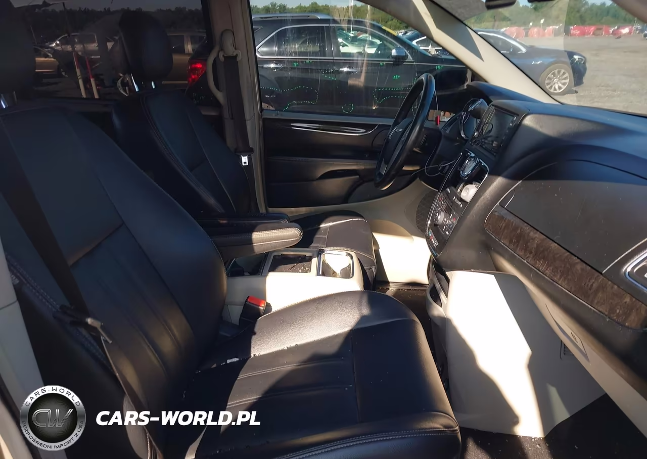 2014 Chrysler Town & Country Touring VIN:2C4RC1BG4ER232726 - 5
