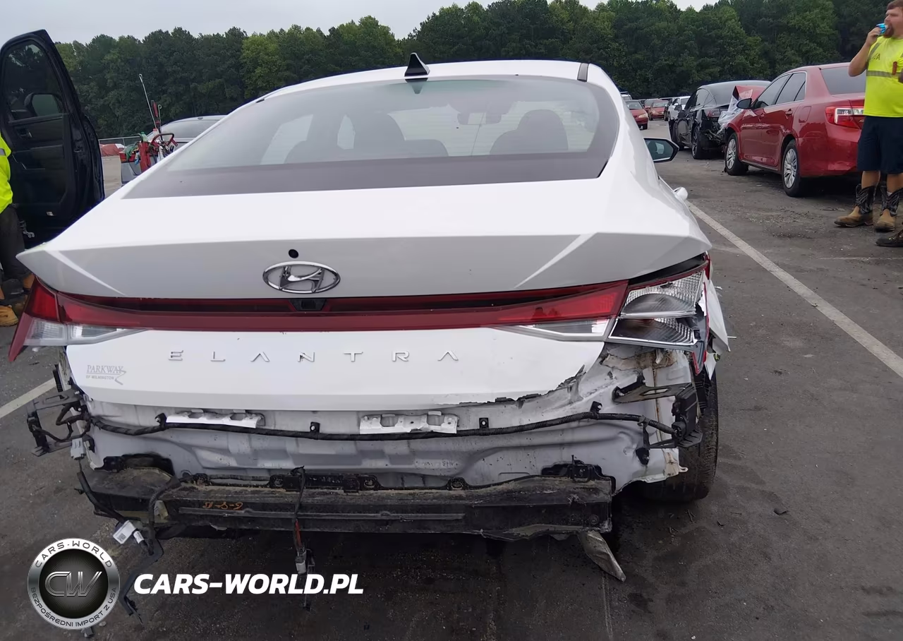 2022 Hyundai Elantra Sel VIN:5NPLM4AG1NH057869 - 17