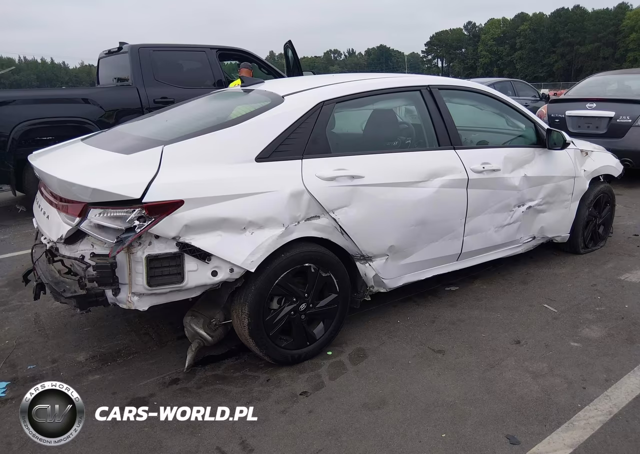 2022 Hyundai Elantra Sel VIN:5NPLM4AG1NH057869 - 4