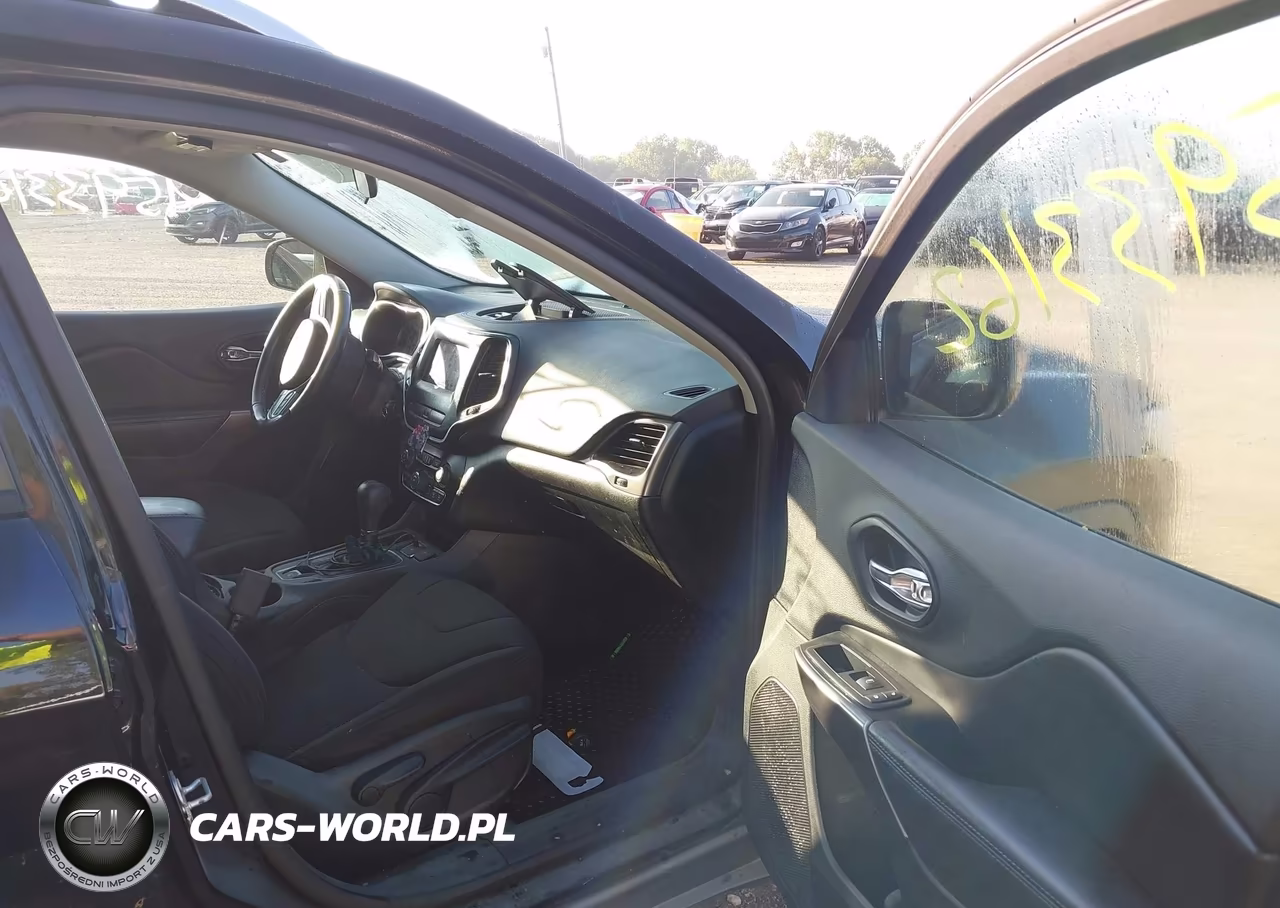2020 Jeep Cherokee Latitude Fwd VIN:1C4PJLCB3LD596700 - 5