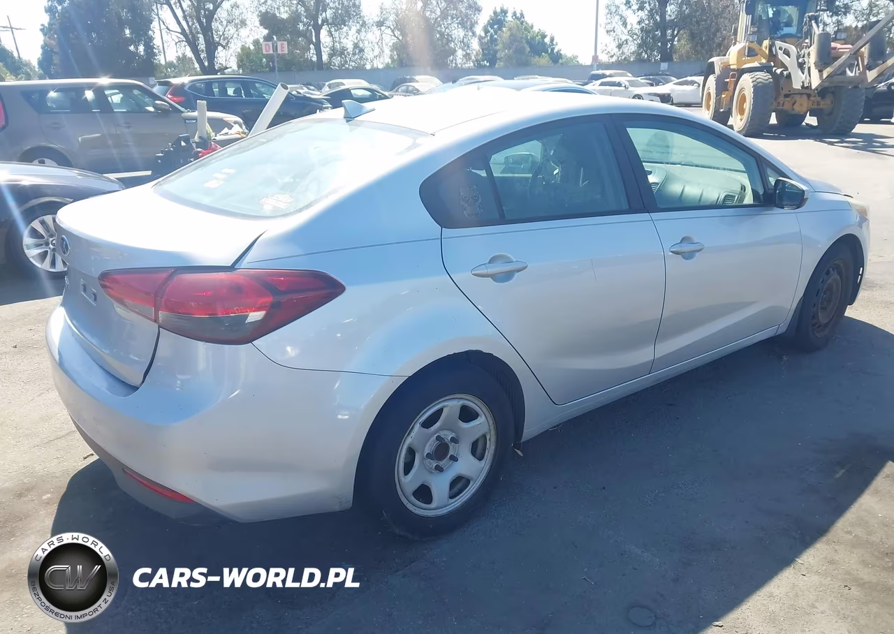 2017 Kia Forte Lx VIN:3KPFK4A70HE046079 - 4