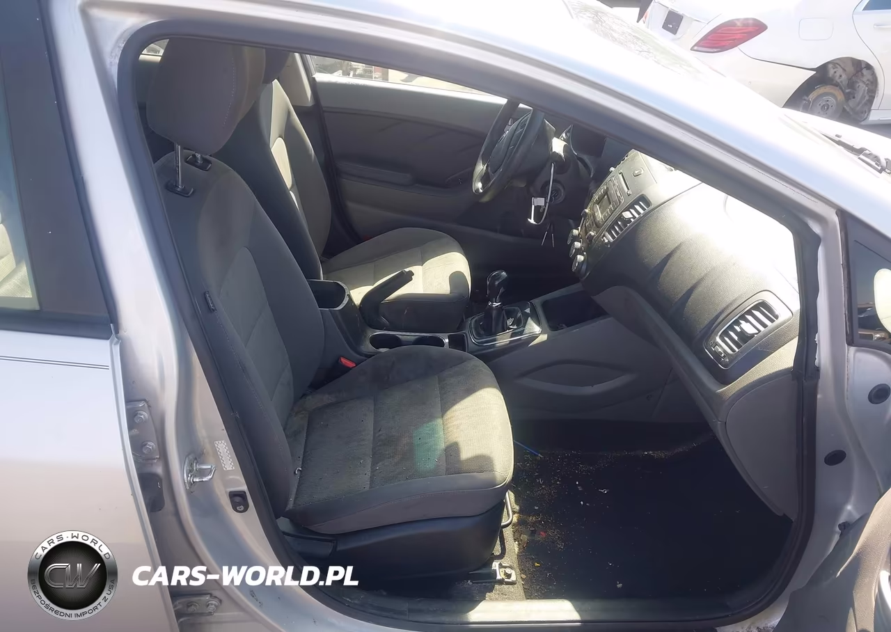 2017 Kia Forte Lx VIN:3KPFK4A70HE046079 - 5