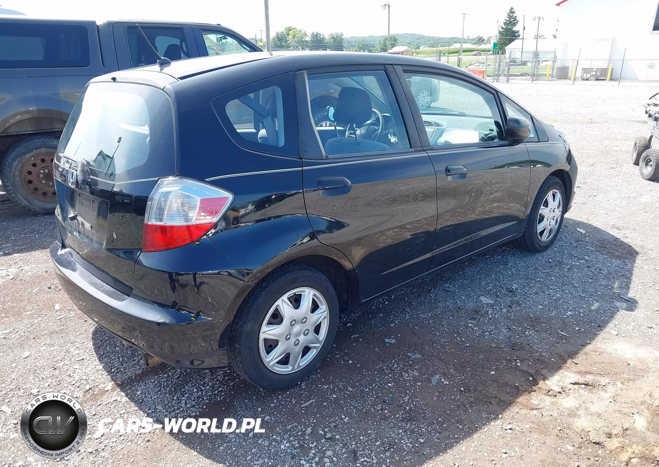 2010 Honda Fit VIN:JHMGE8H24AS023810 - 4