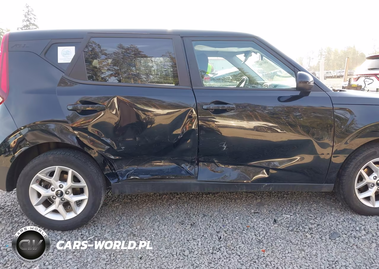 2021 Kia Soul S VIN:KNDJ23AU3M7752497 - 13