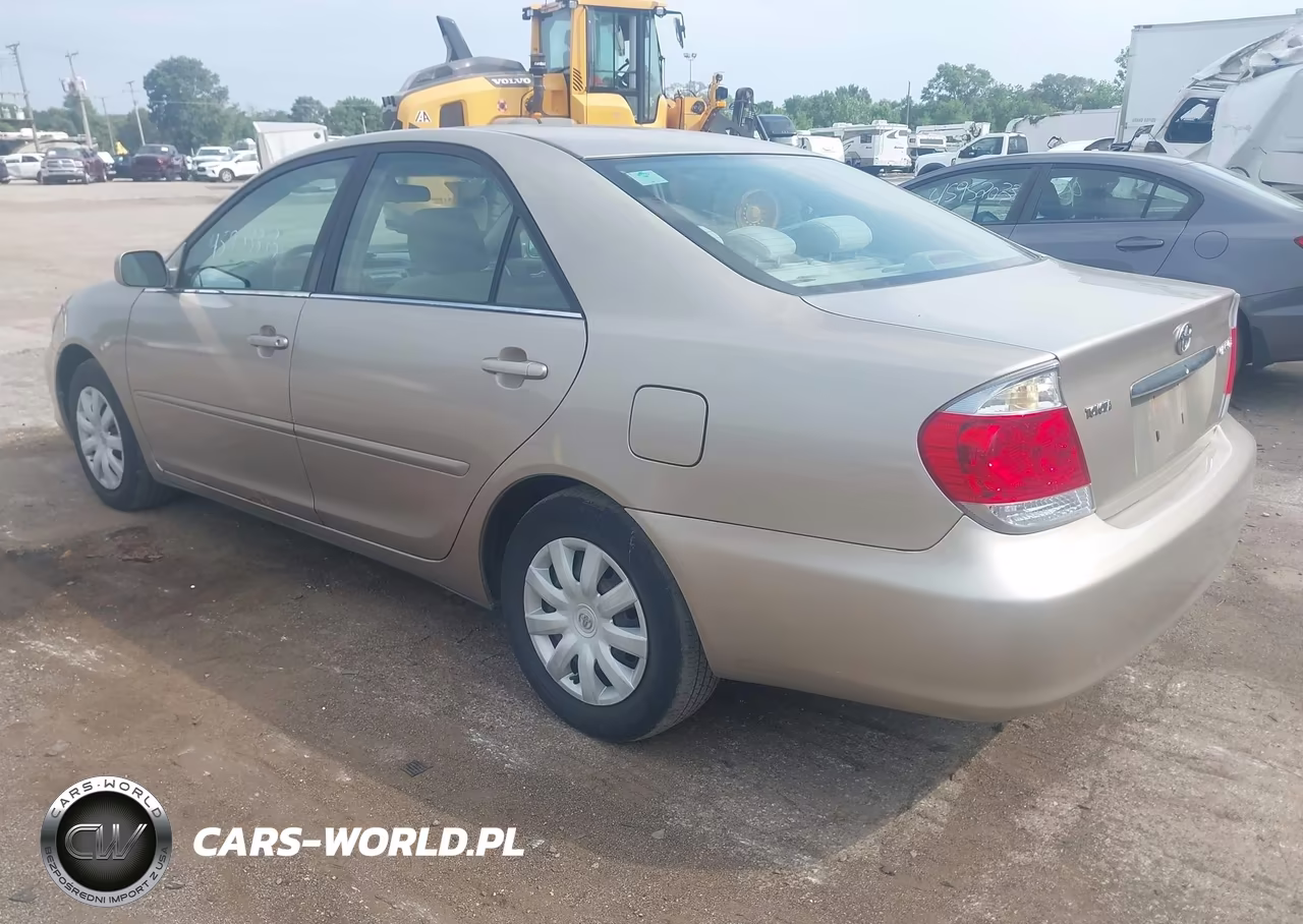 2005 Toyota Camry Le VIN:4T1BE32K75U084386 - 3