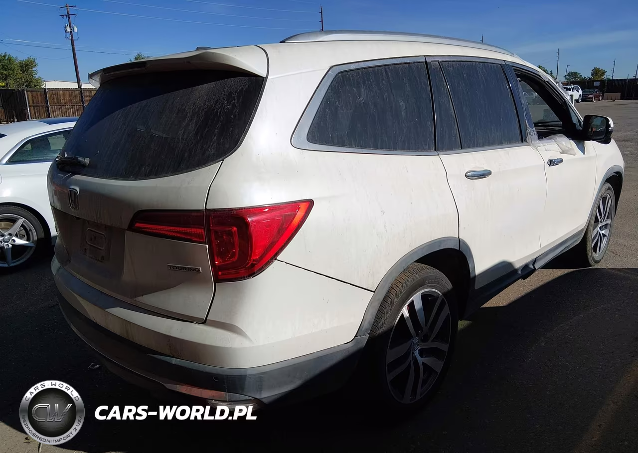 2016 Honda Pilot Touring VIN:5FNYF5H99GB051395 - 4