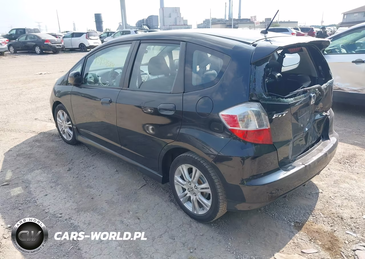 2011 Honda Fit Sport VIN:JHMGE8H58BC000634 - 3