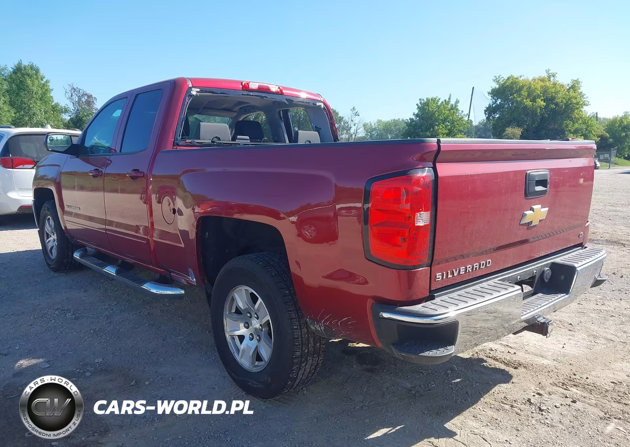 2018 Chevrolet Silverado 1500 1Lt VIN:2GCVKREC2J1111677 - 3