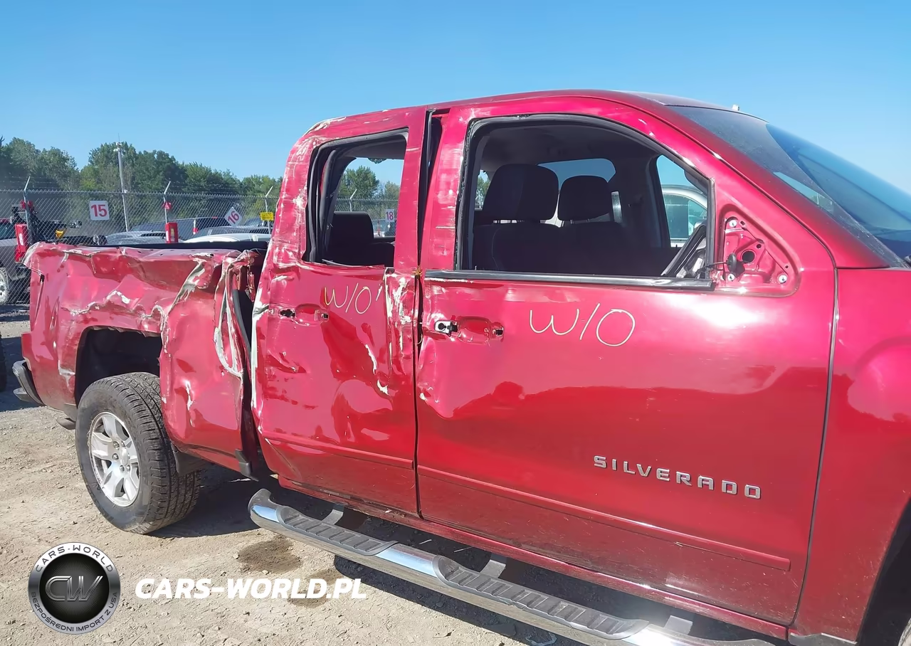 2018 Chevrolet Silverado 1500 1Lt VIN:2GCVKREC2J1111677 - 6