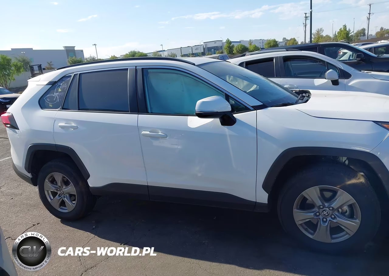 2025 Toyota Rav4 Xle VIN:2T3W1RFV7SW427737 - 13