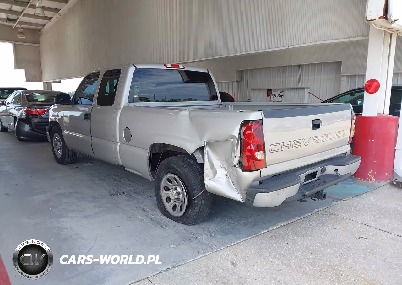 2005 Chevrolet Silverado 1500 Work Truck VIN:1GCEC19X75Z305615 - 3