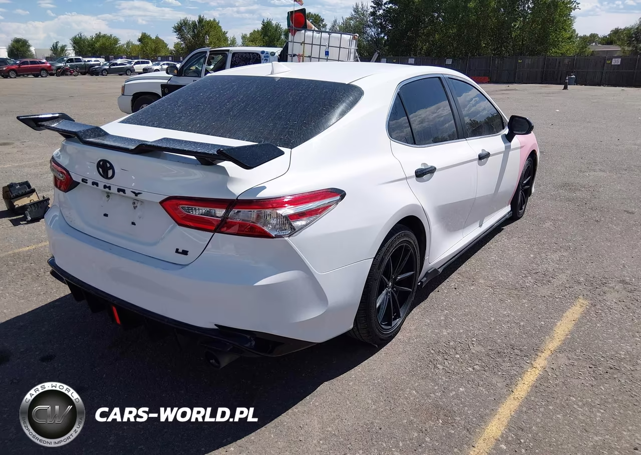 2019 Toyota Camry Le VIN:4T1B11HK7KU239182 - 4