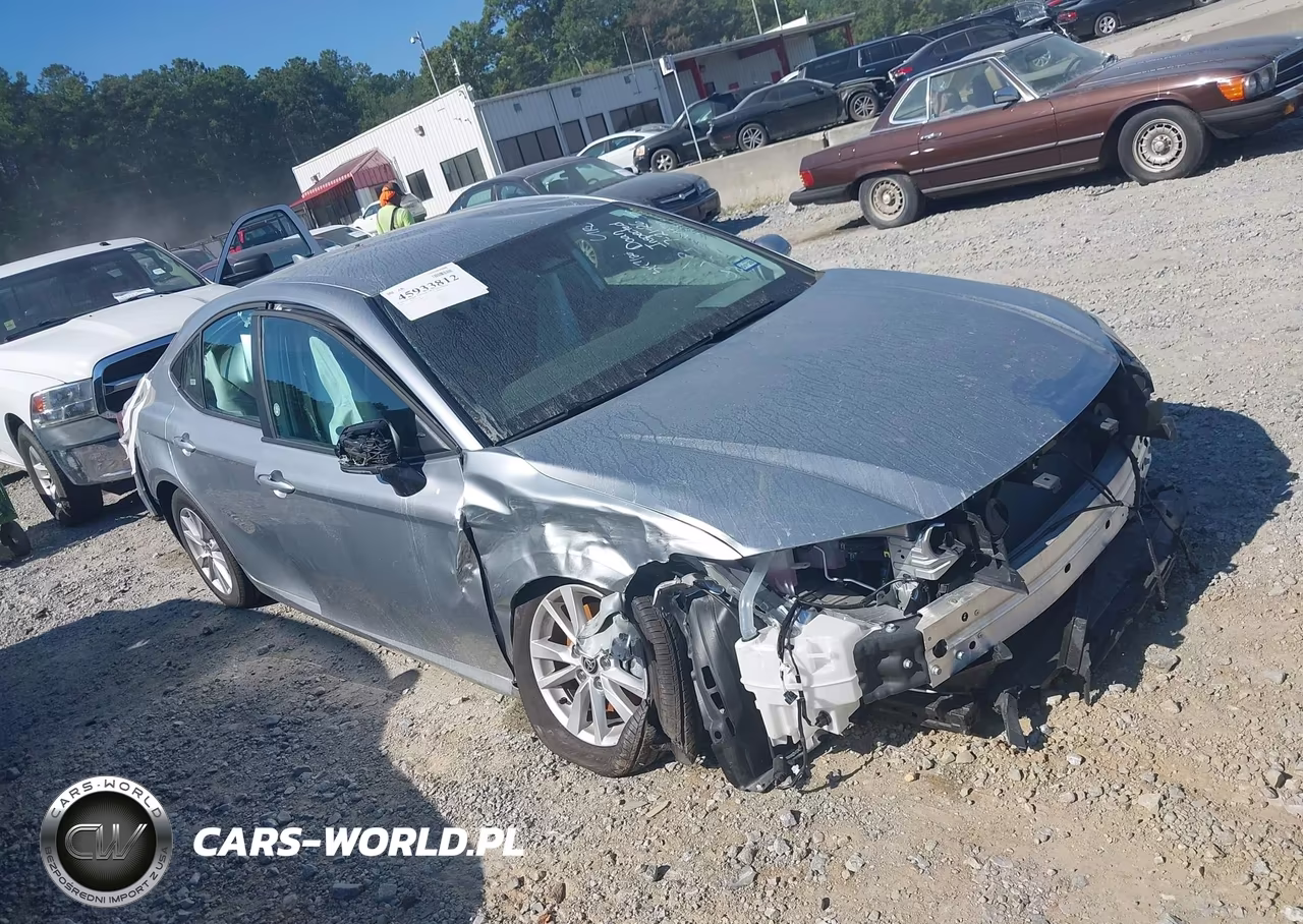 2026 Toyota Camry Le VIN:4T1DAACK4TU709704 - 13
