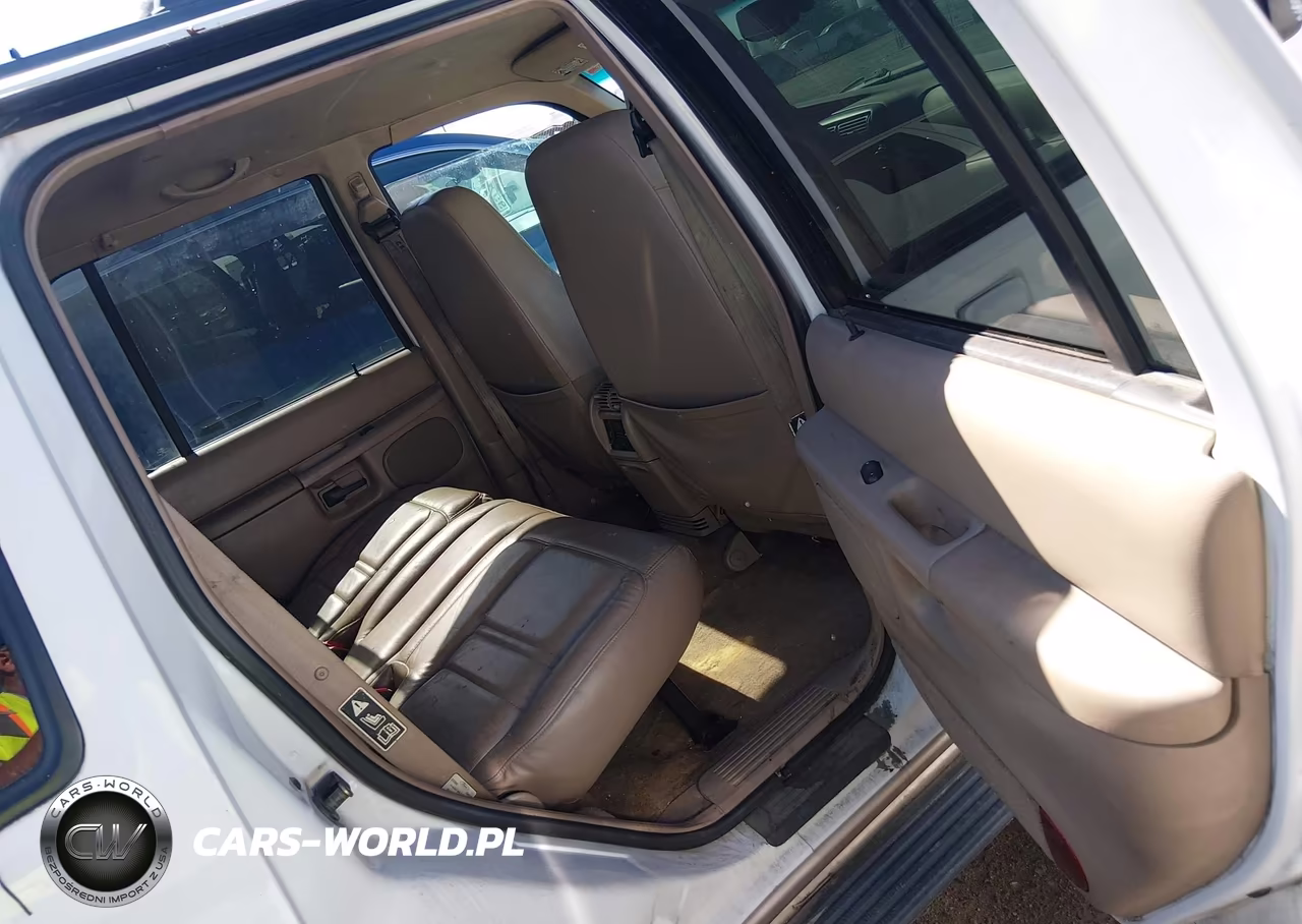 2000 Ford Explorer Eddie Bauer VIN:1FMDU74E9YZA84522 - 8