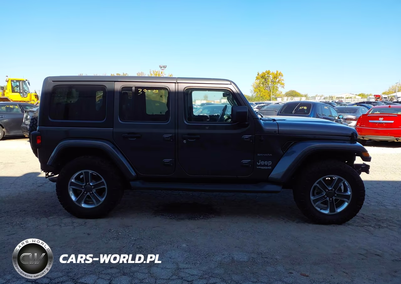 2018 Jeep Wrangler Unlimited Sahara 4X4 VIN:1C4HJXEG3JW111364 - 13