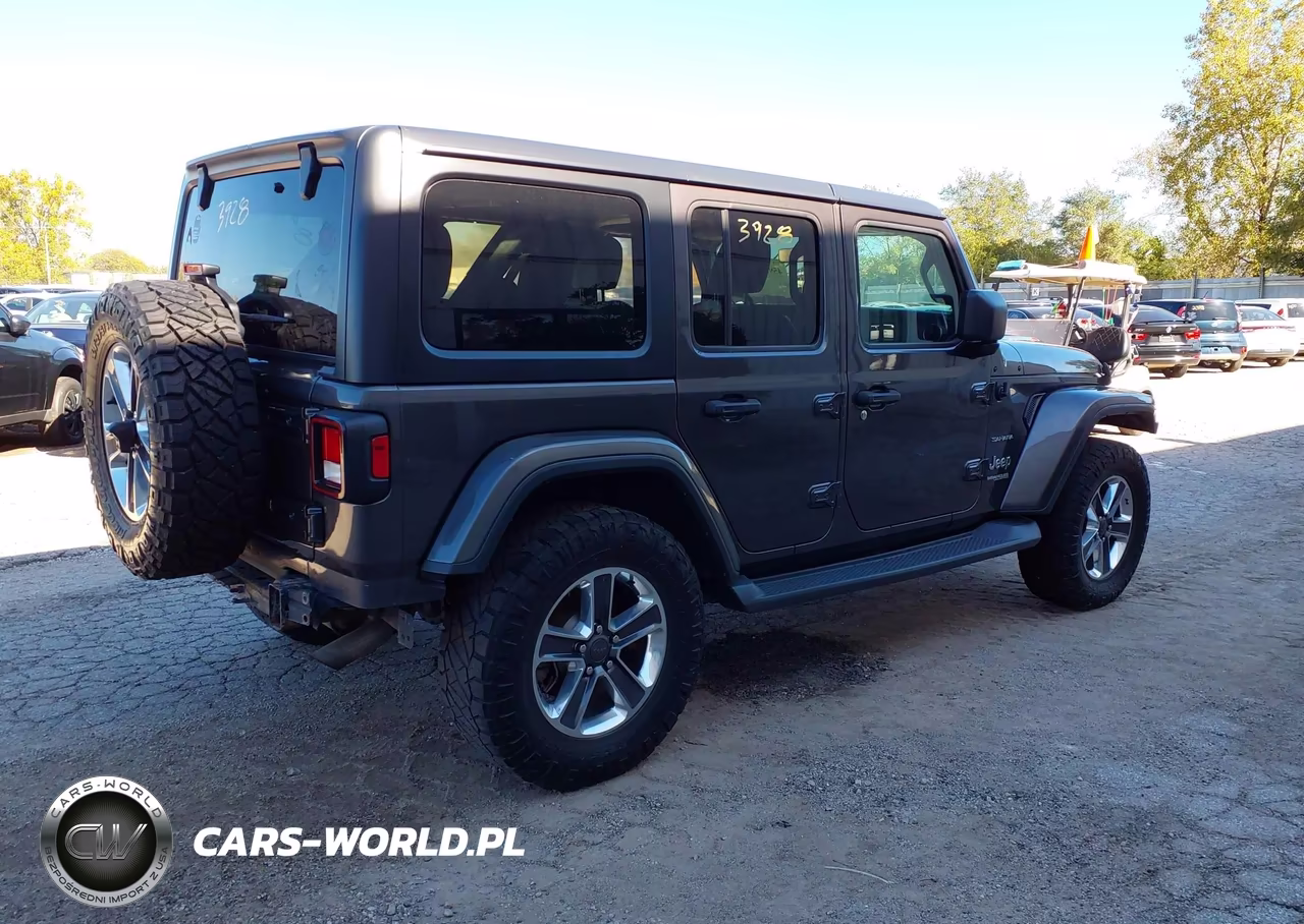 2018 Jeep Wrangler Unlimited Sahara 4X4 VIN:1C4HJXEG3JW111364 - 4