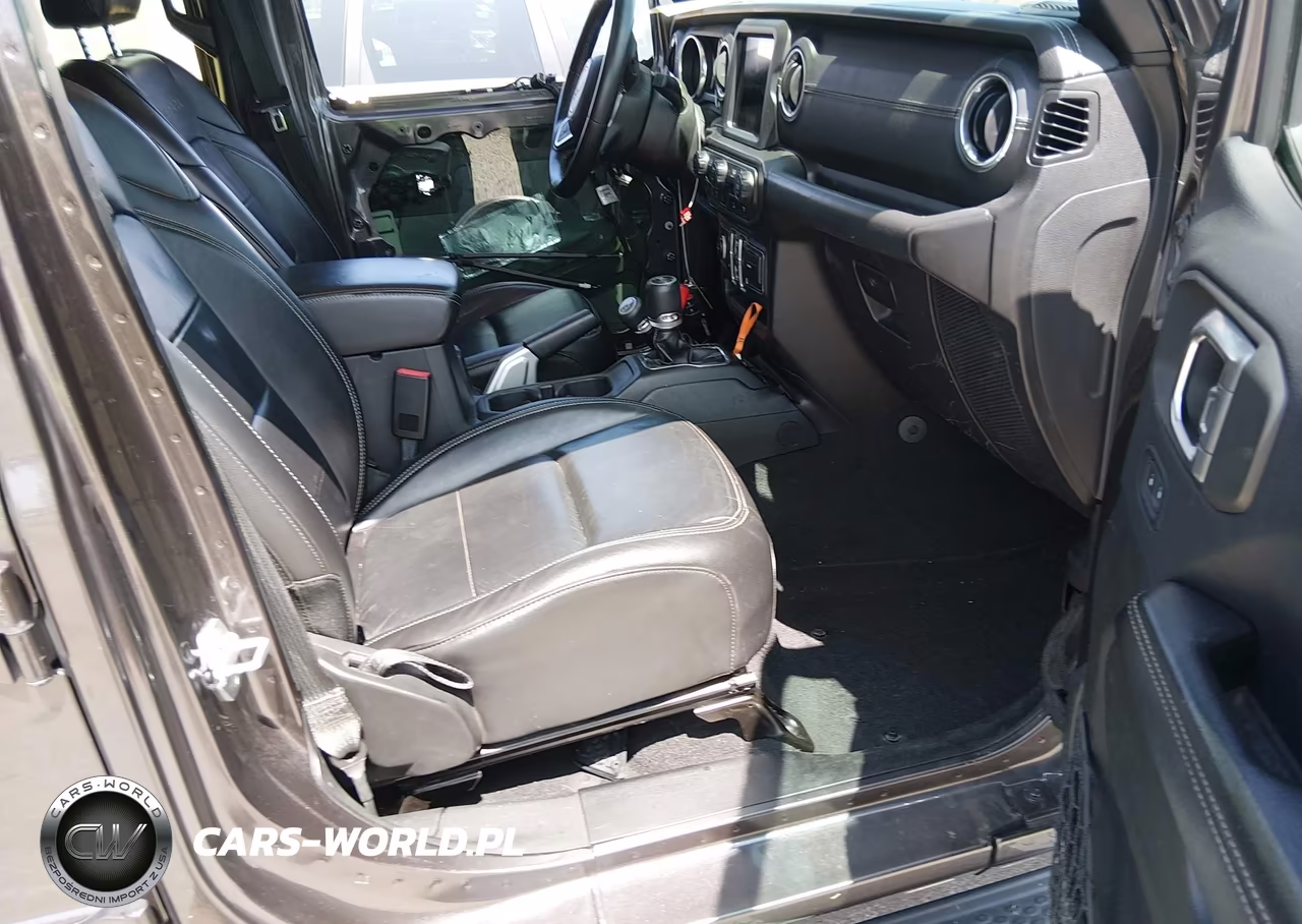2018 Jeep Wrangler Unlimited Sahara 4X4 VIN:1C4HJXEG3JW111364 - 5