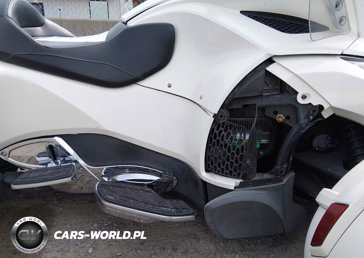 2015 Can-Am Spyder Roadster Rt-Rt-S-S Series-Ltd VIN:2BXNBDD29FV006078 - 8