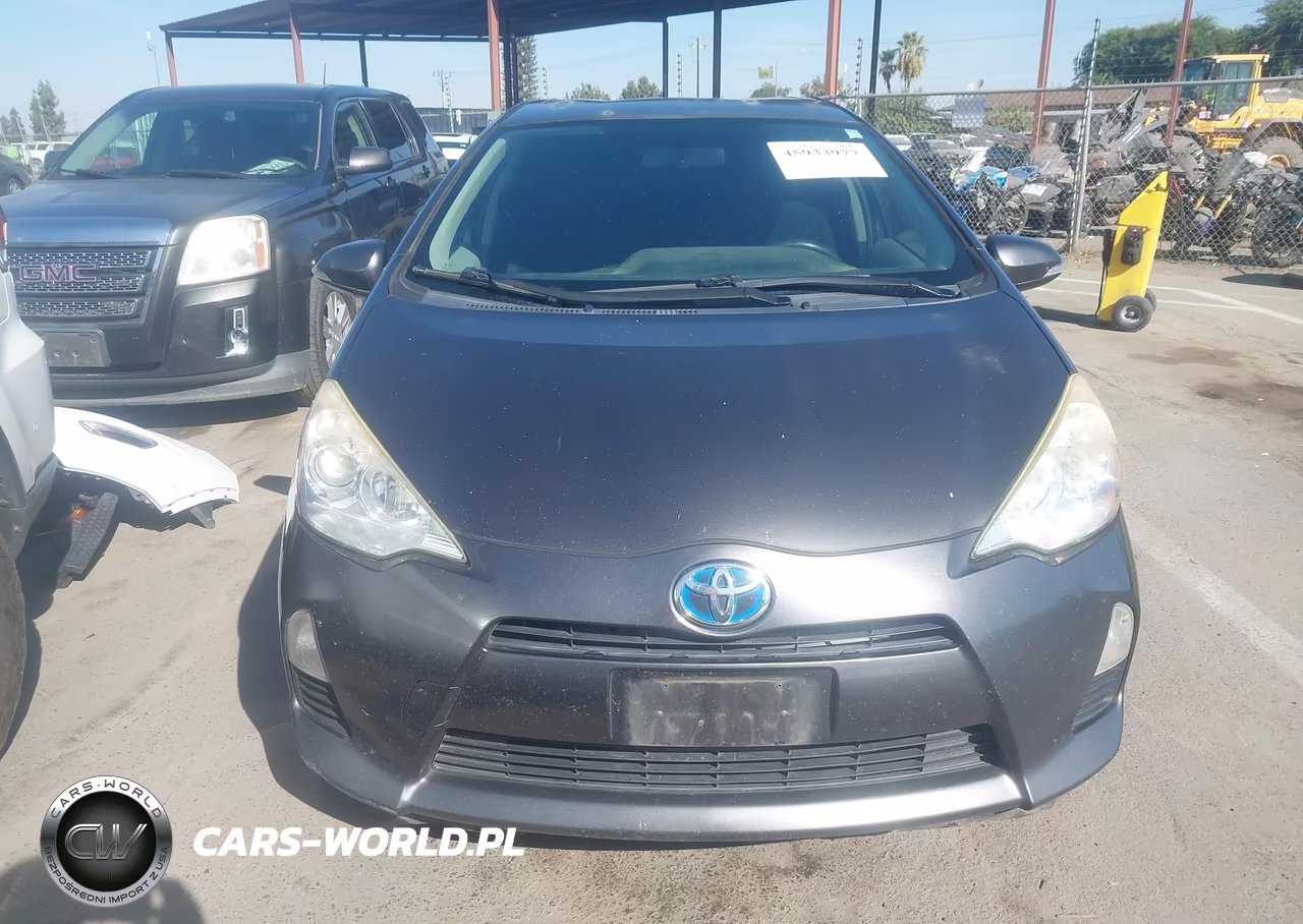 2014 Toyota Prius C Three VIN:JTDKDTB32E1565339 - 12