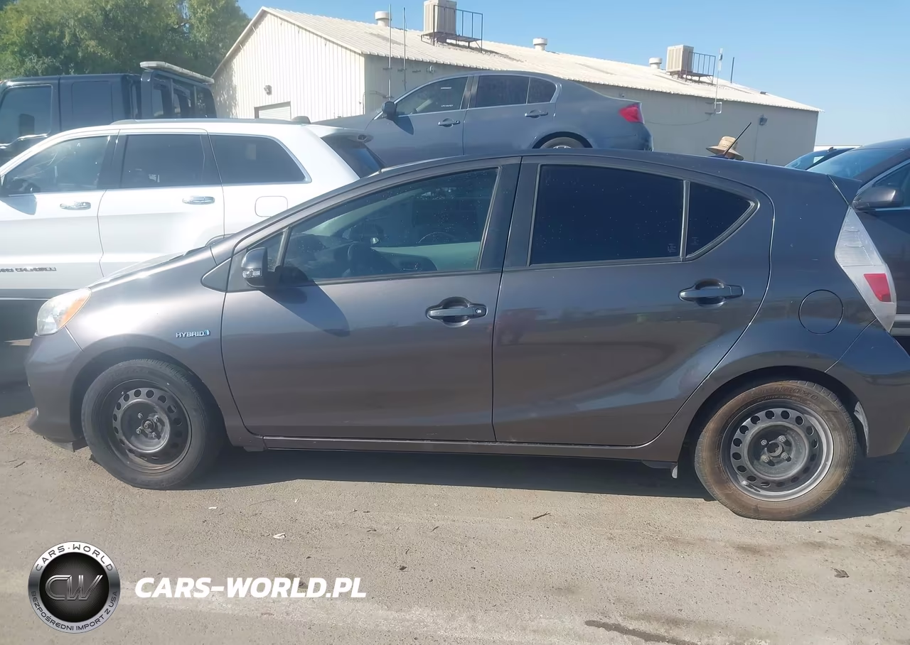 2014 Toyota Prius C Three VIN:JTDKDTB32E1565339 - 14