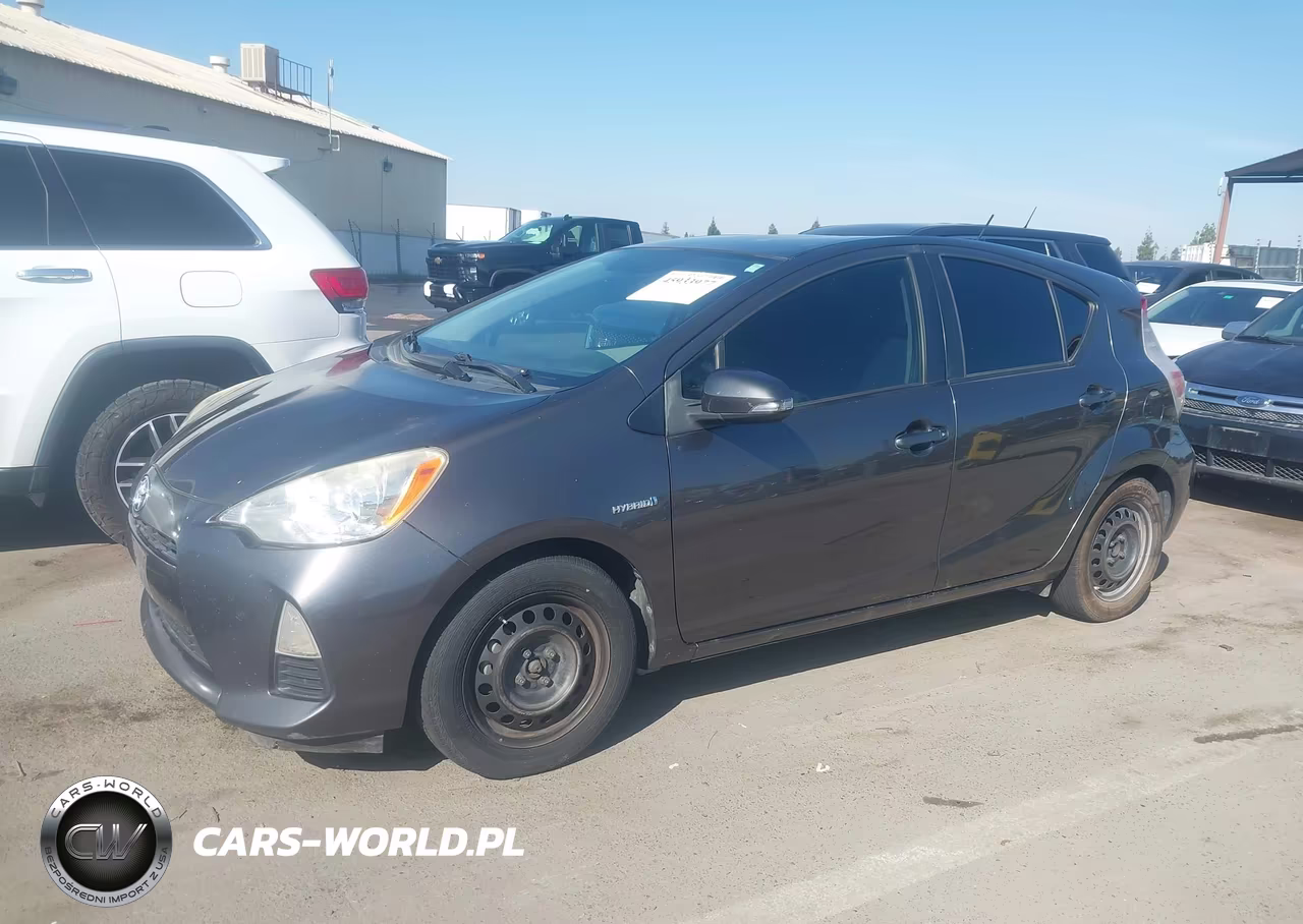 2014 Toyota Prius C Three VIN:JTDKDTB32E1565339 - 2