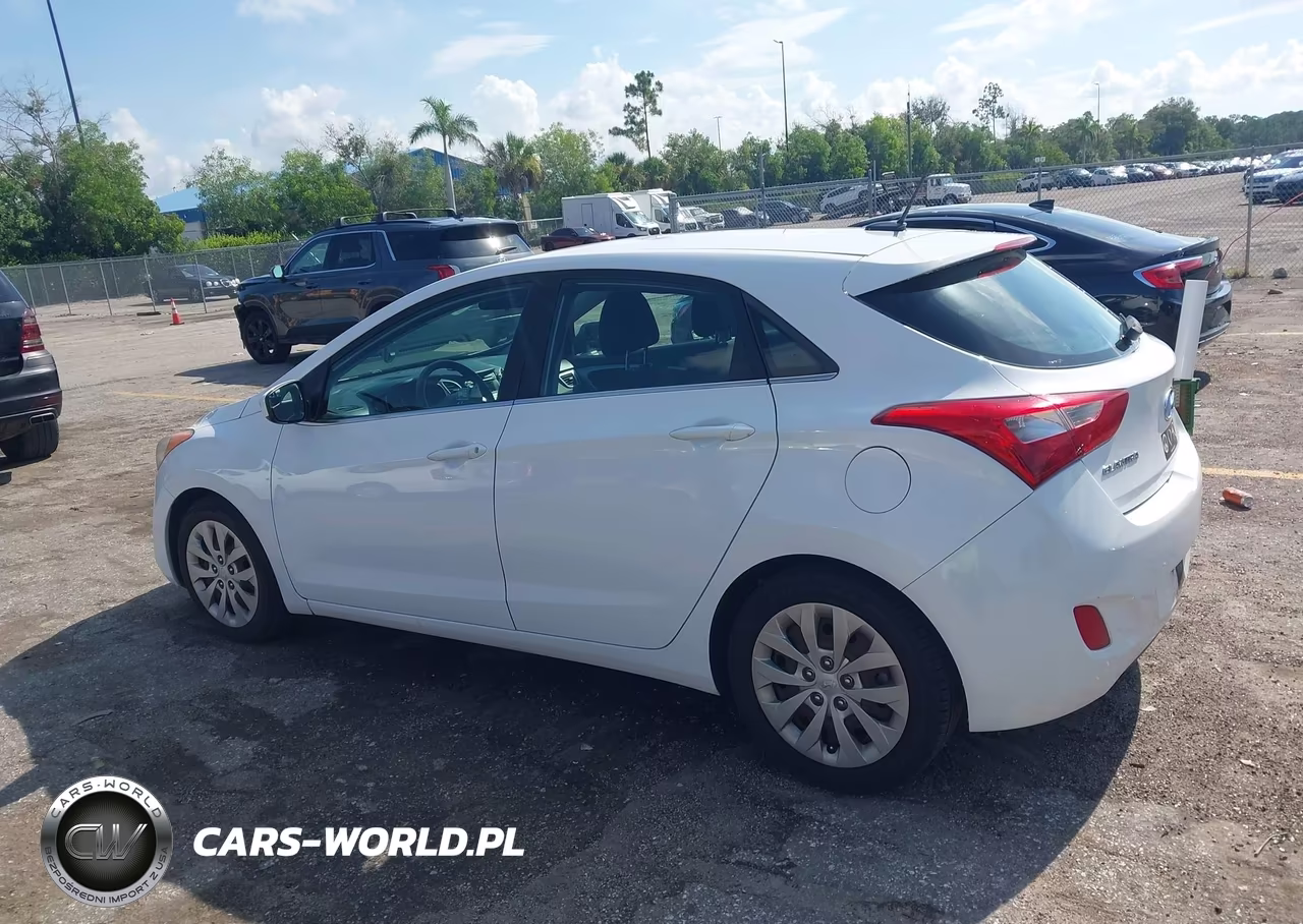 2017 Hyundai Elantra Gt VIN:KMHD35LH7HU366920 - 3