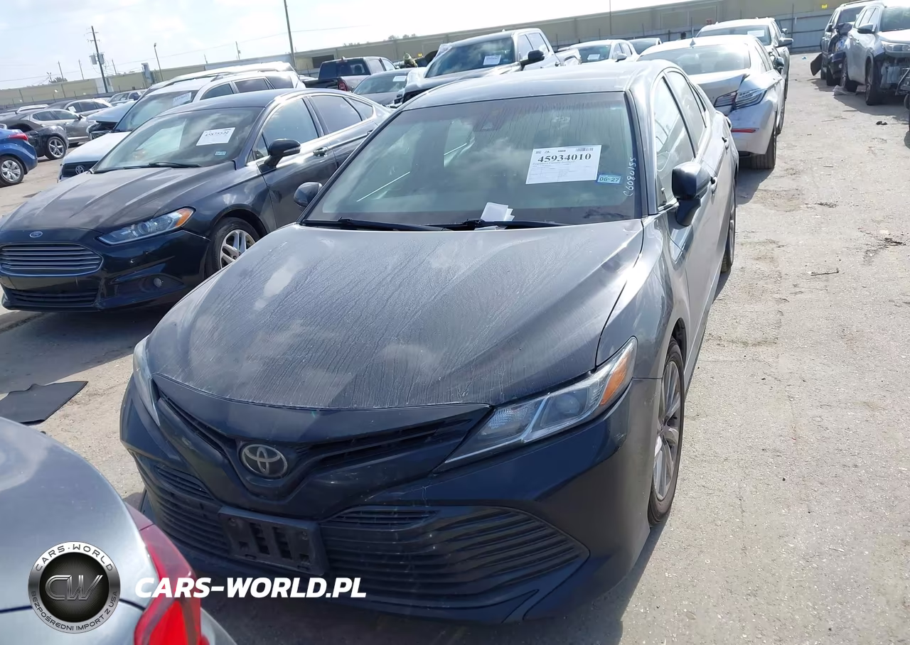 2018 Toyota Camry Le VIN:4T1B11HK7JU136097 - 12
