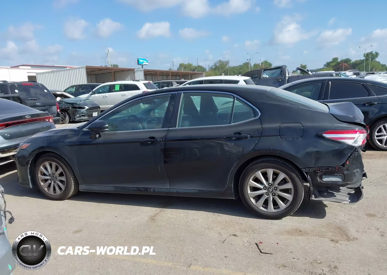 2018 Toyota Camry Le VIN:4T1B11HK7JU136097 - 14