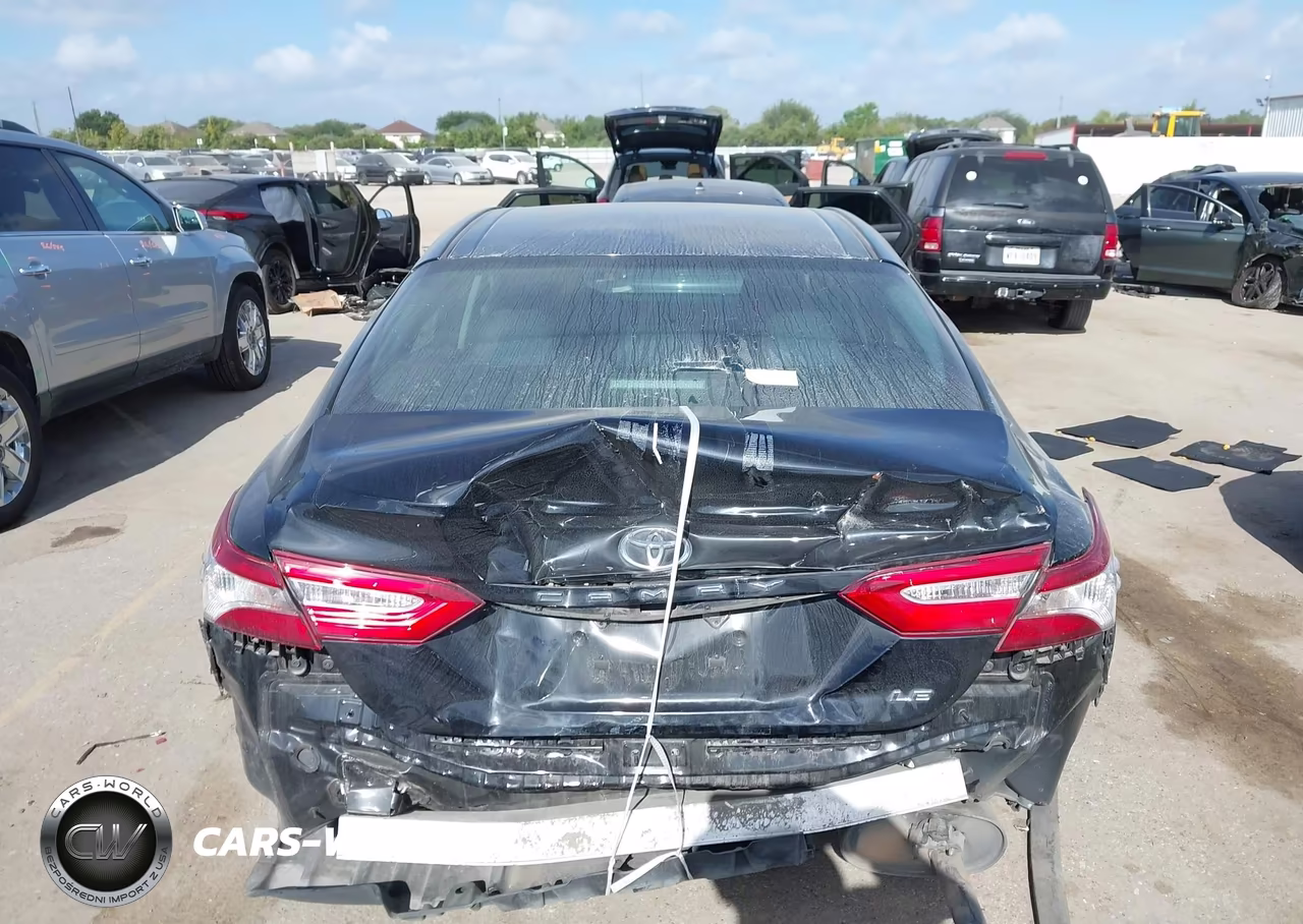 2018 Toyota Camry Le VIN:4T1B11HK7JU136097 - 16