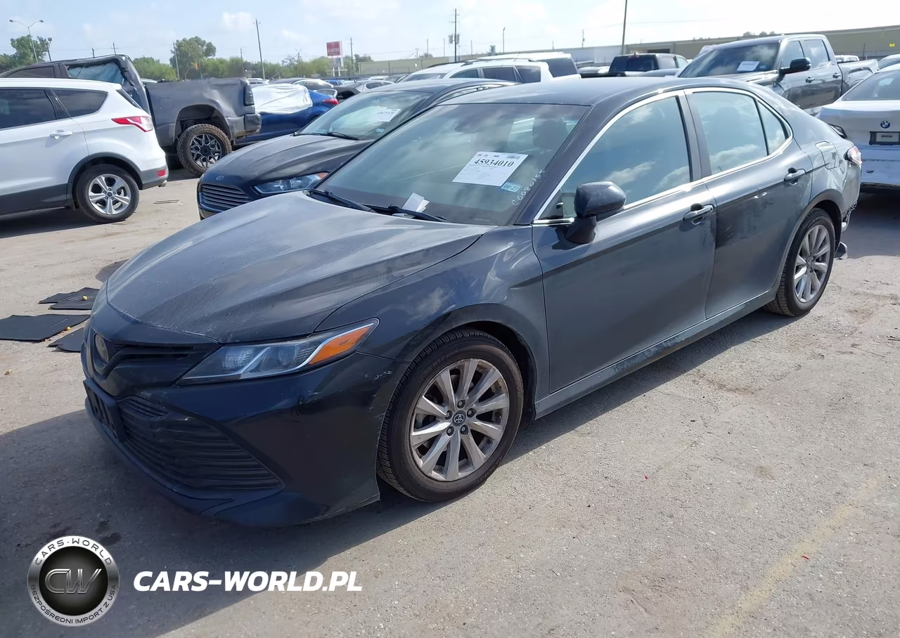 2018 Toyota Camry Le VIN:4T1B11HK7JU136097 - 2