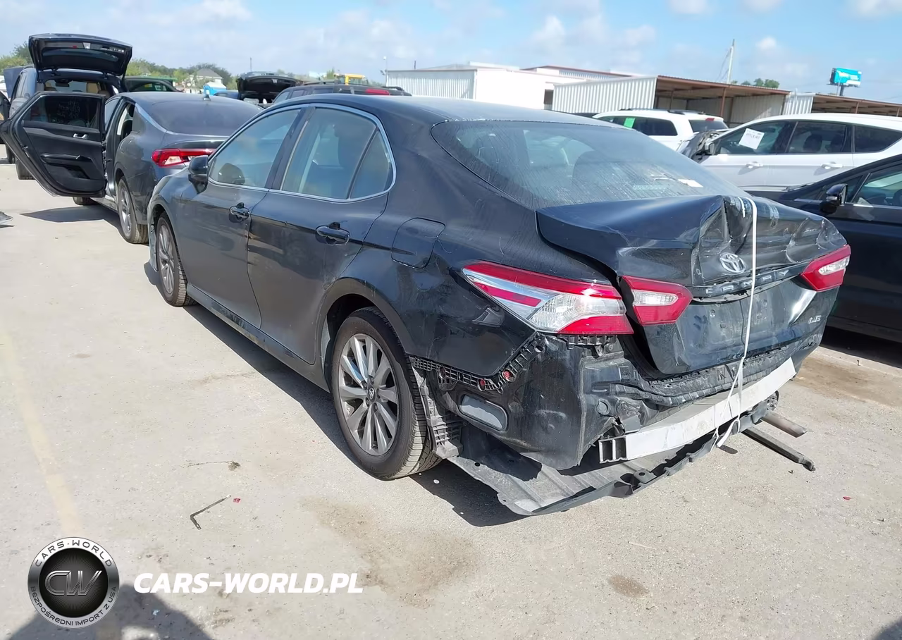 2018 Toyota Camry Le VIN:4T1B11HK7JU136097 - 3