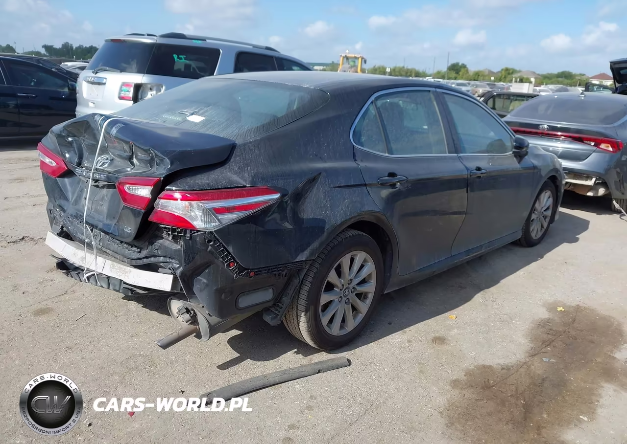 2018 Toyota Camry Le VIN:4T1B11HK7JU136097 - 4